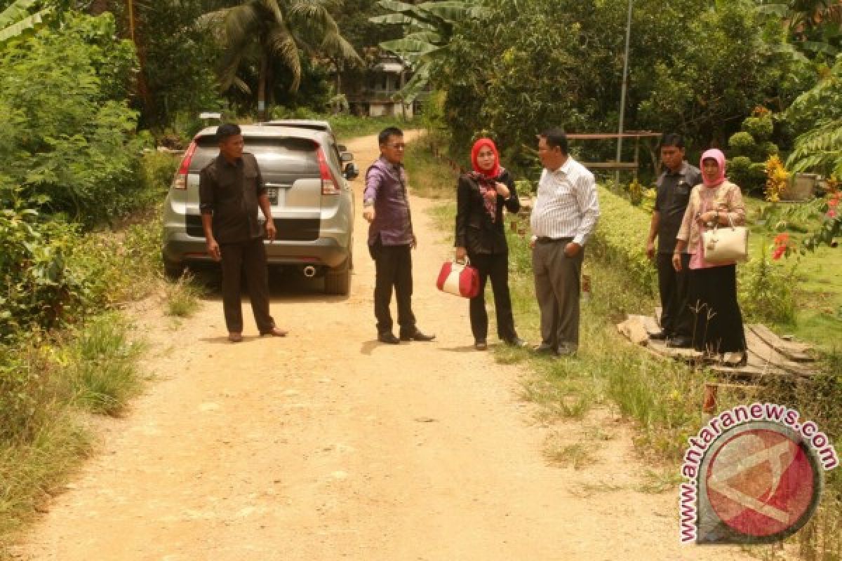 Warga Usulkan Pengaspalan Jalan Kepada Anggota DPRD