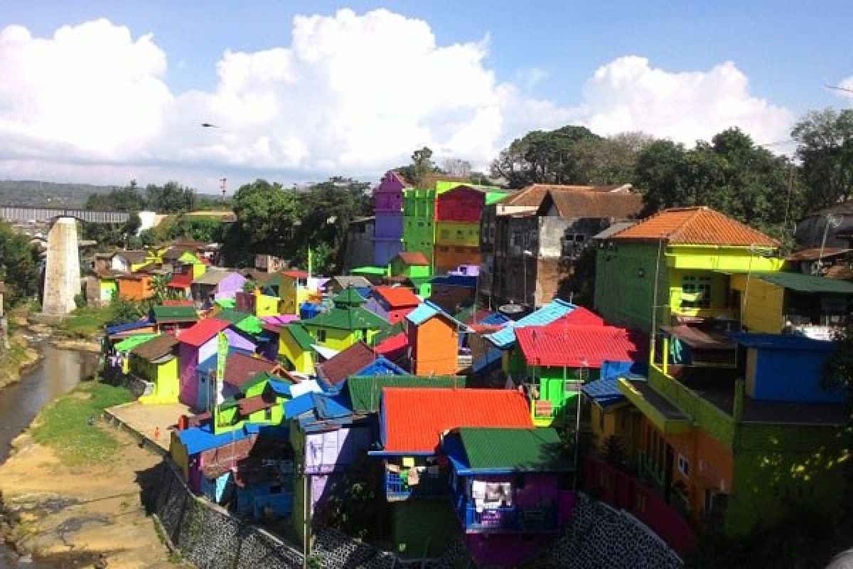 Tanjungpinang puji kampung warna-warni Malang