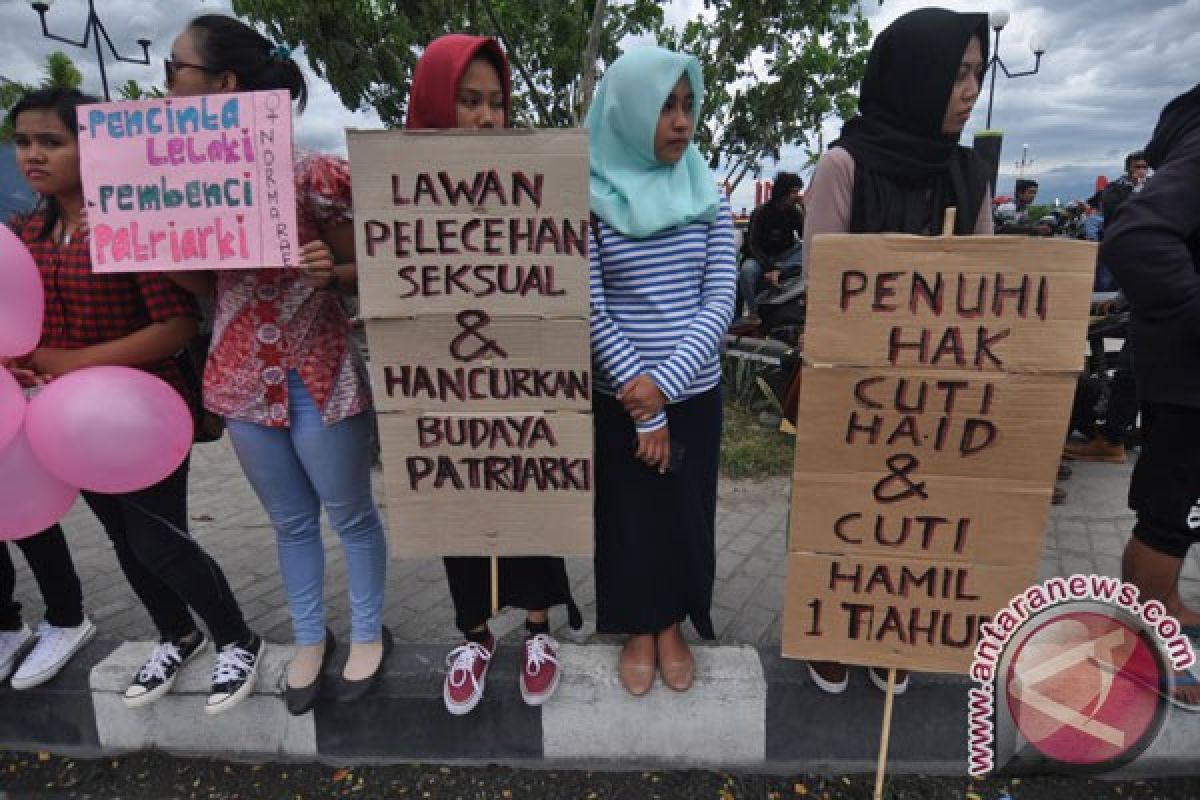 Budaya patriarki juga bisa rugikan laki-laki