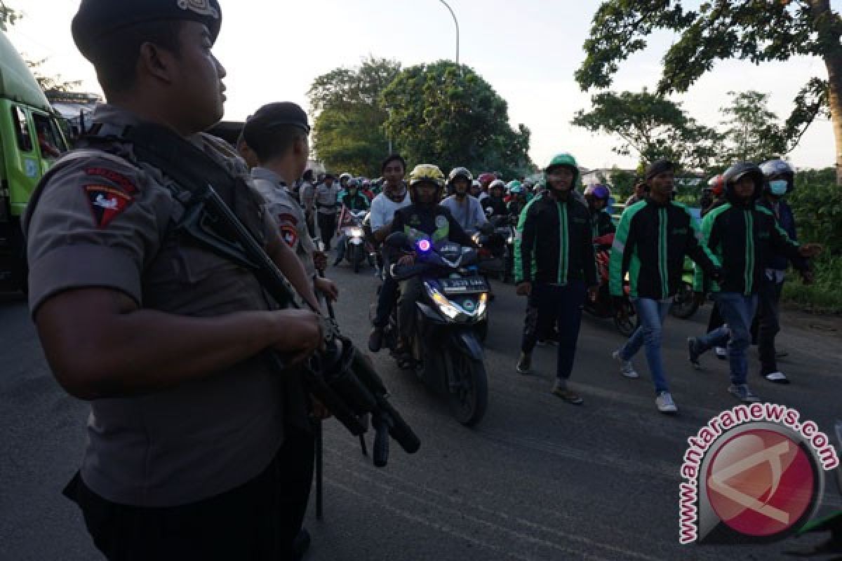 Sopir angkot-ojek online bentrok di Tangerang