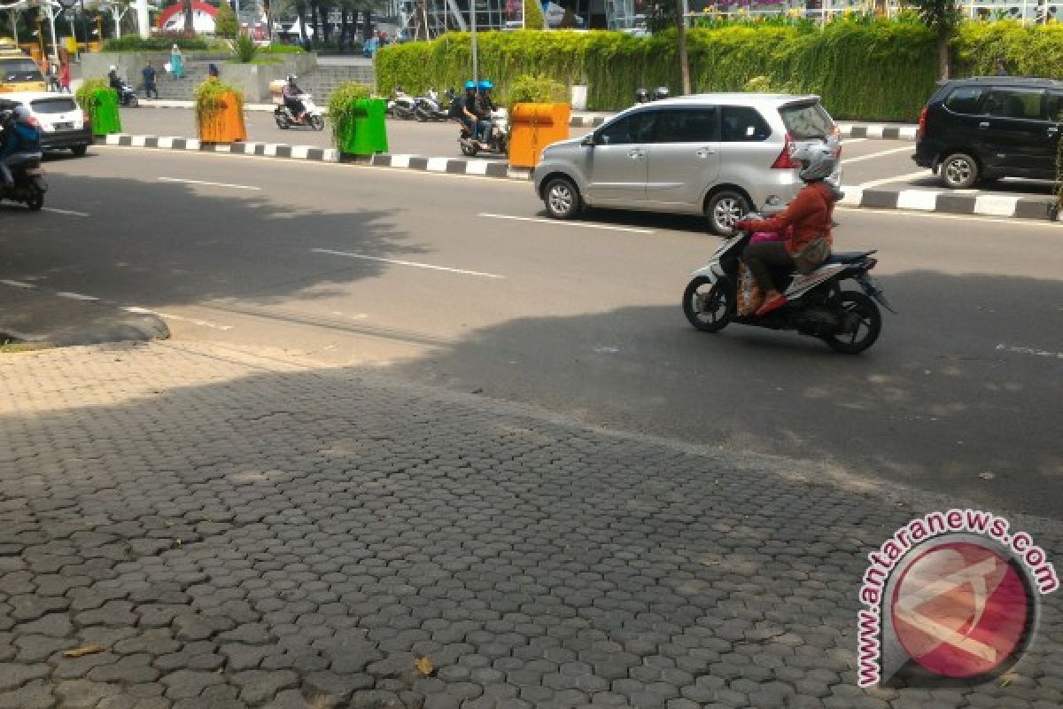 Pascabentrok, angkot di Tangerang belum beroperasi