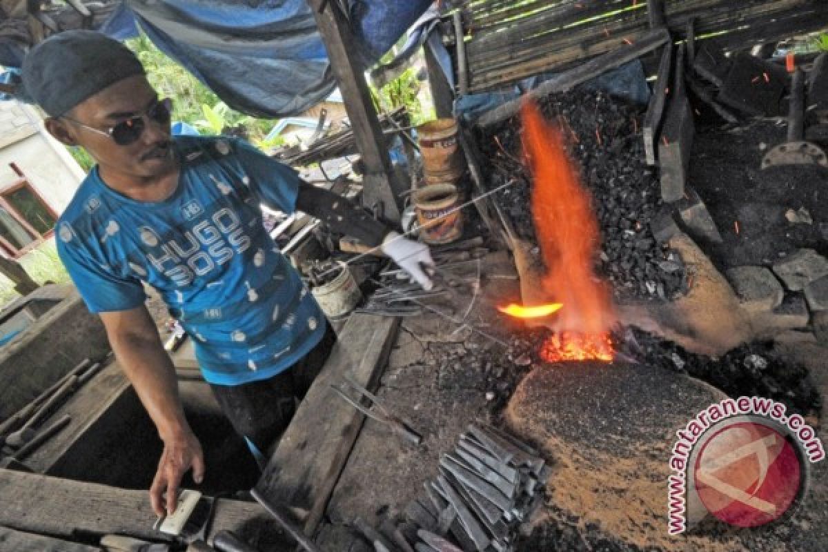 Pisau Kerambit Senjata Tradisional dari Minangkabau