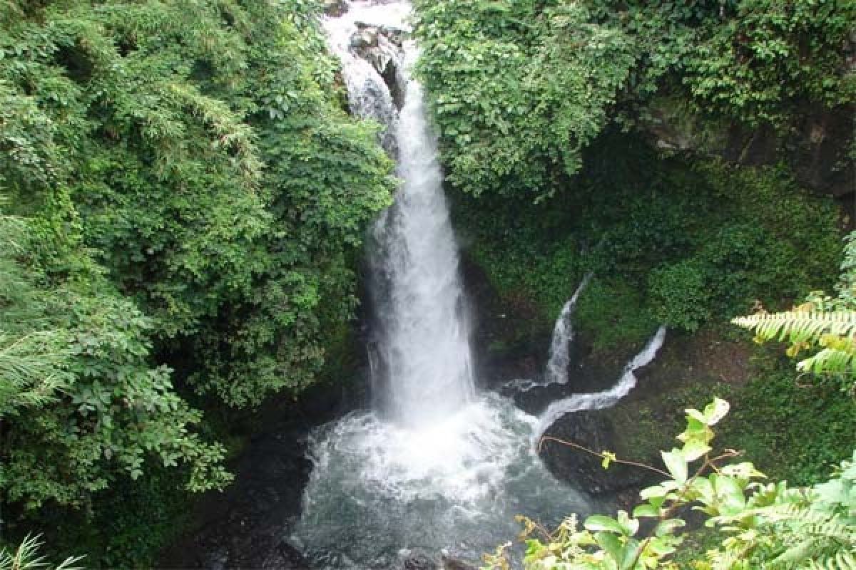 Menjemput pesona air terjun "tujuh timbilun" Lengayang