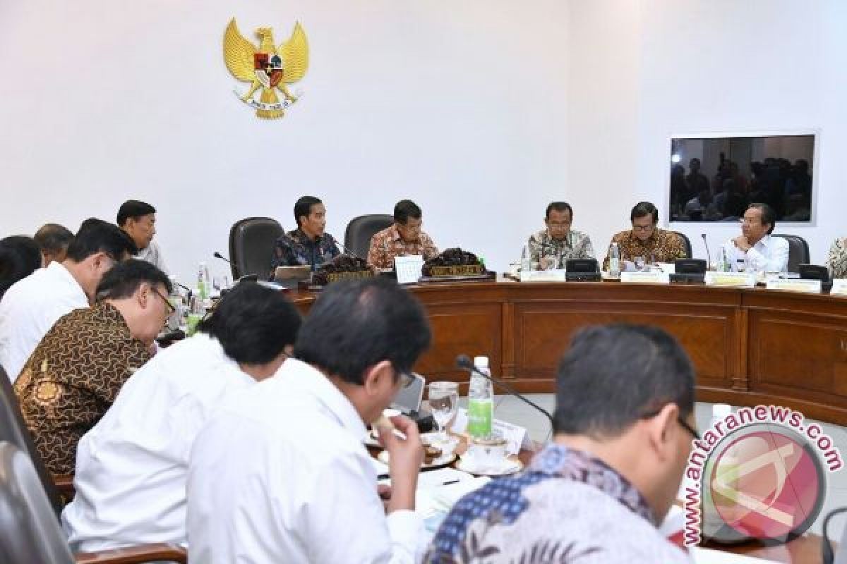 PRESIDEN EVALUASI PEMBANGUNAN SULTENG