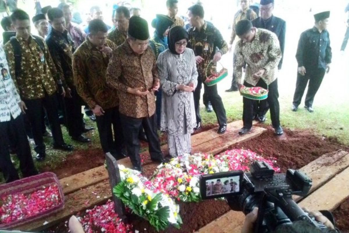 SBY-JK hadiri pemakaman Mohammad Maruf