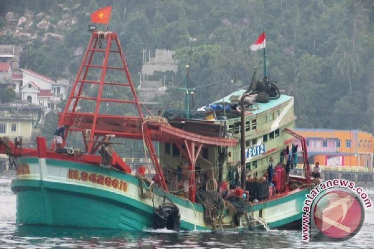 Empat Kapal Ilegal Berbendera Vietnam Ditangkap