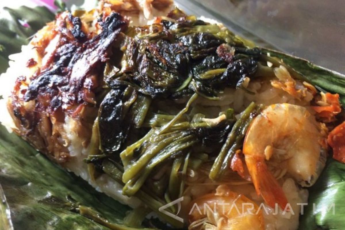 Sedapnya Nasi Bakar Madura Berdaun Pisang