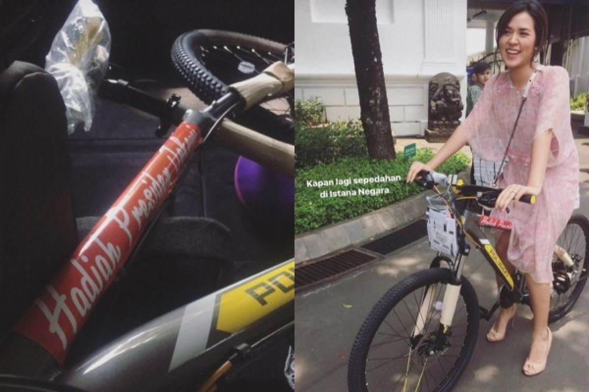Cerita Raisa Dapat Hadiah Sepeda dari Presiden Jokowi