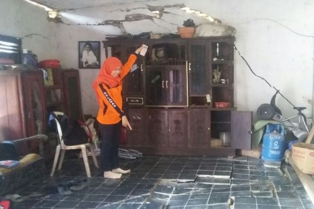 Tanggul Jebol, Puluhan Rumah di Banjarnegara Retak