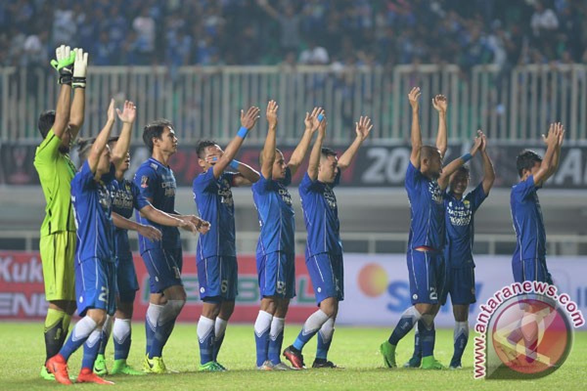 Persib unggul atas Semen Padang di babak pertama