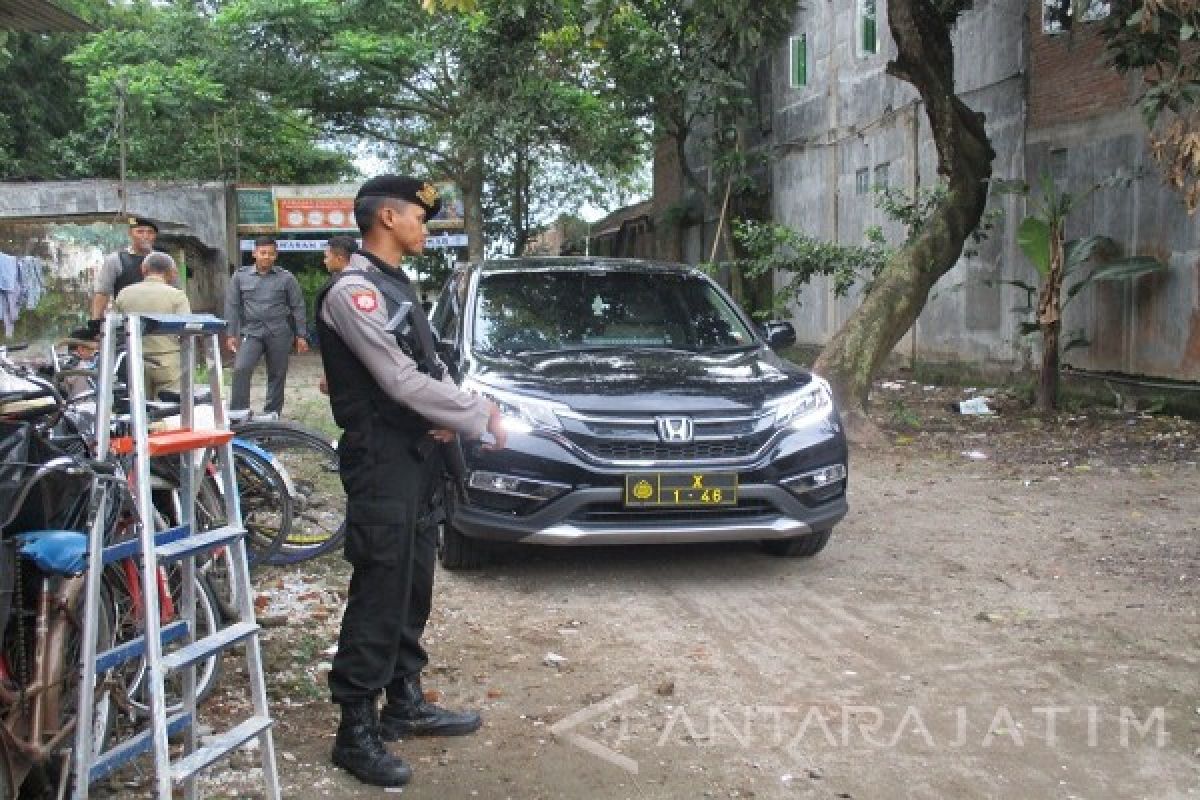  Densus Tangkap Terduga Teroris di Kampung Inggris Pare-Kediri      