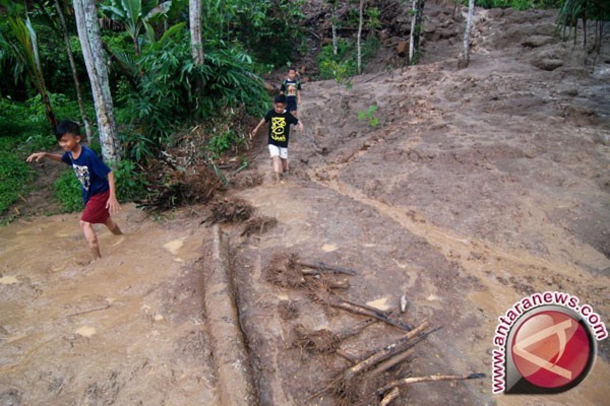 Prihatin! Ini Kondisi Jalan Menuju Desa Wisata Serang Jateng