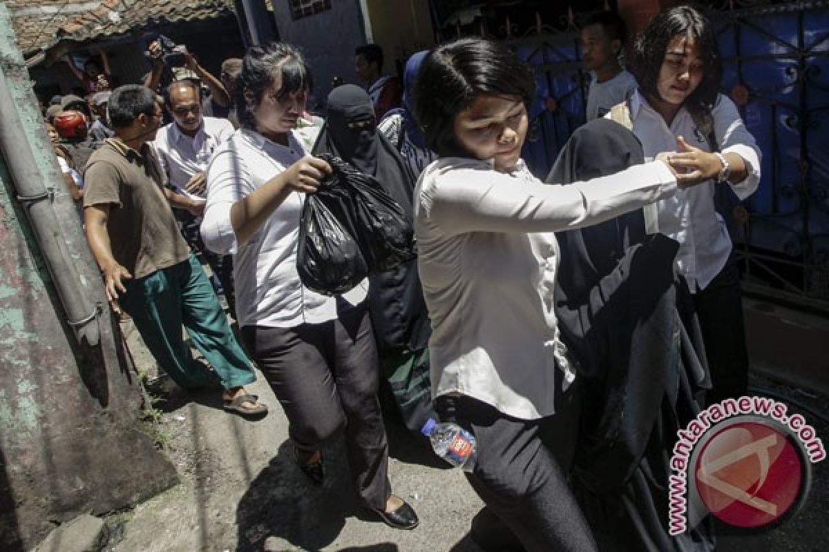 Polisi geledah rumah terduga teroris di Bandung