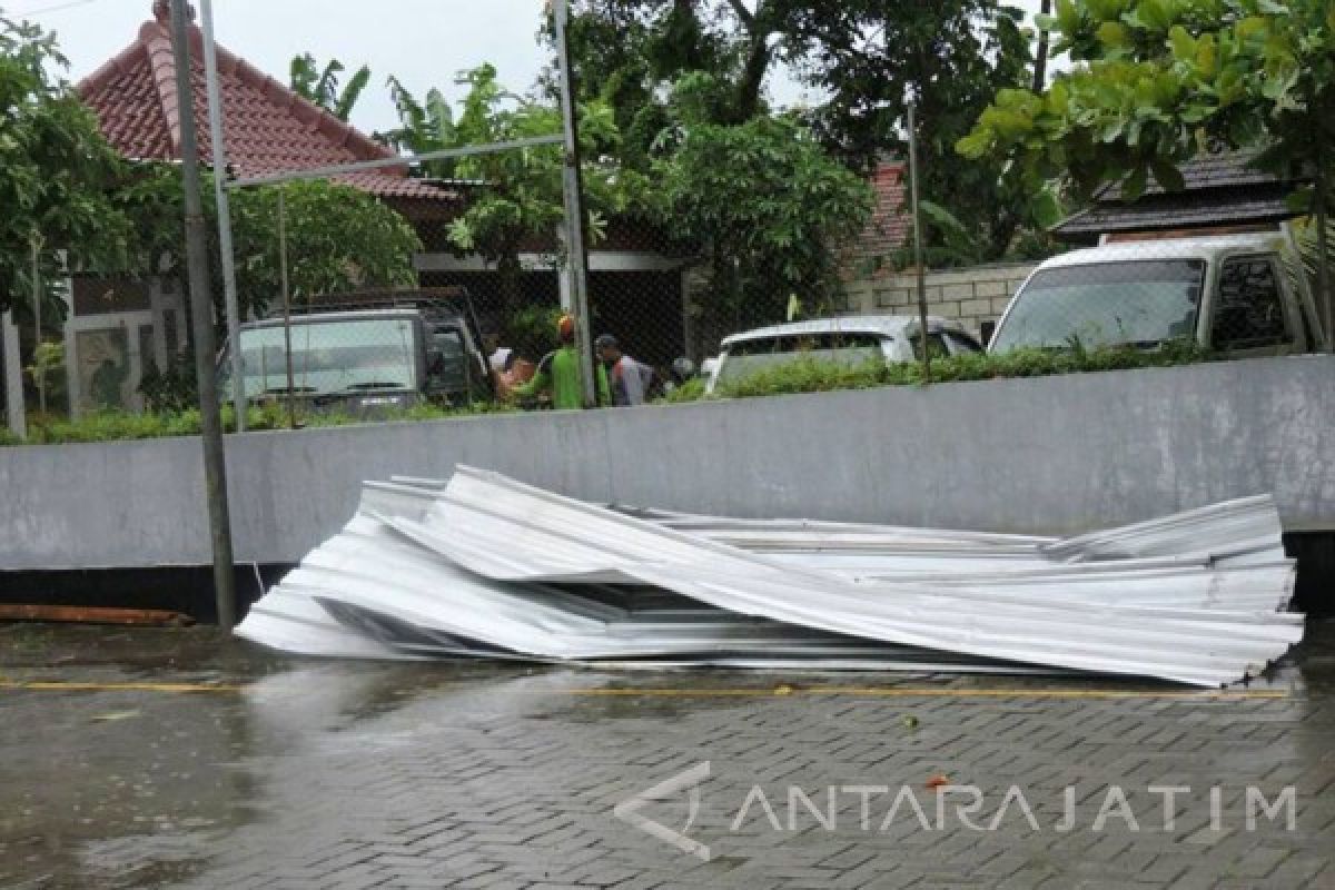 Sejumlah Rumah di Bojonegoro Rusak Diterjang Angin