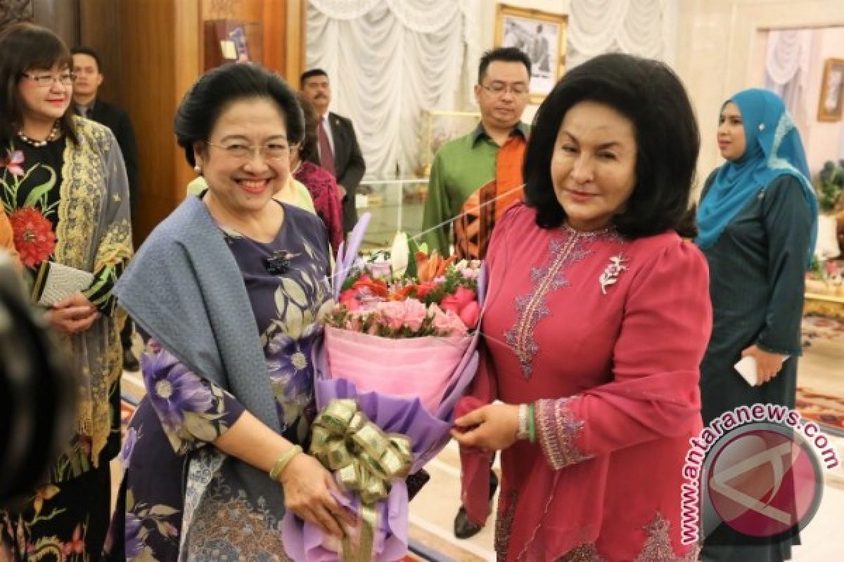 Megawati dan Puan Maharani Tiba di Kuala Lumpur