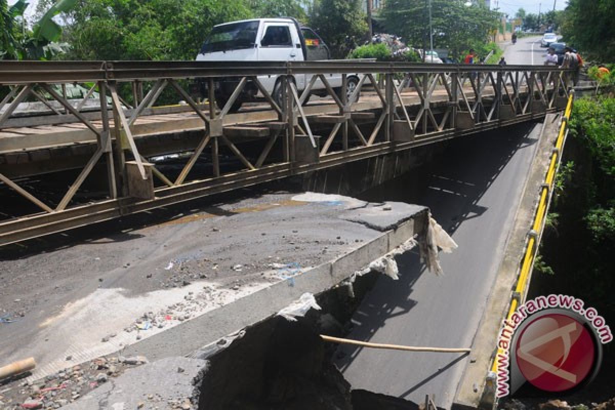 Jembatan rusak picu kemacetan Pontianak-Singkawang