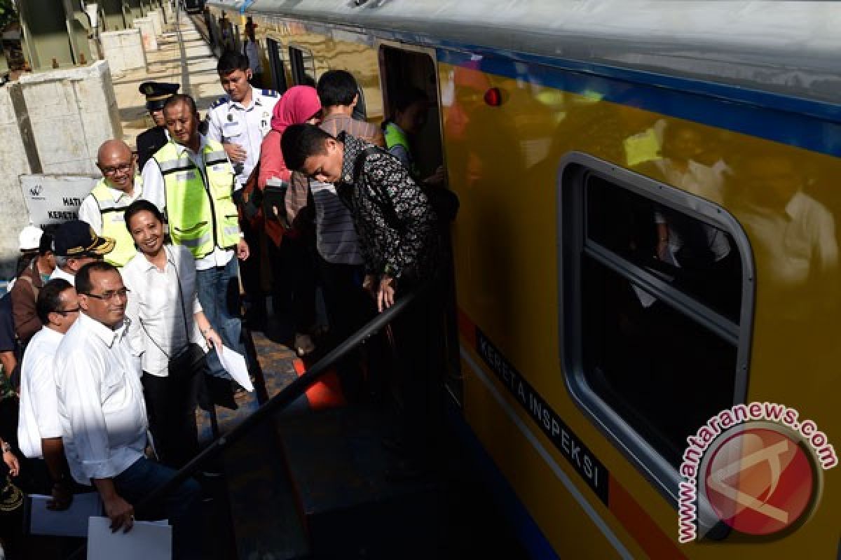 Dua menteri lihat perkembangan proyek KA bandara