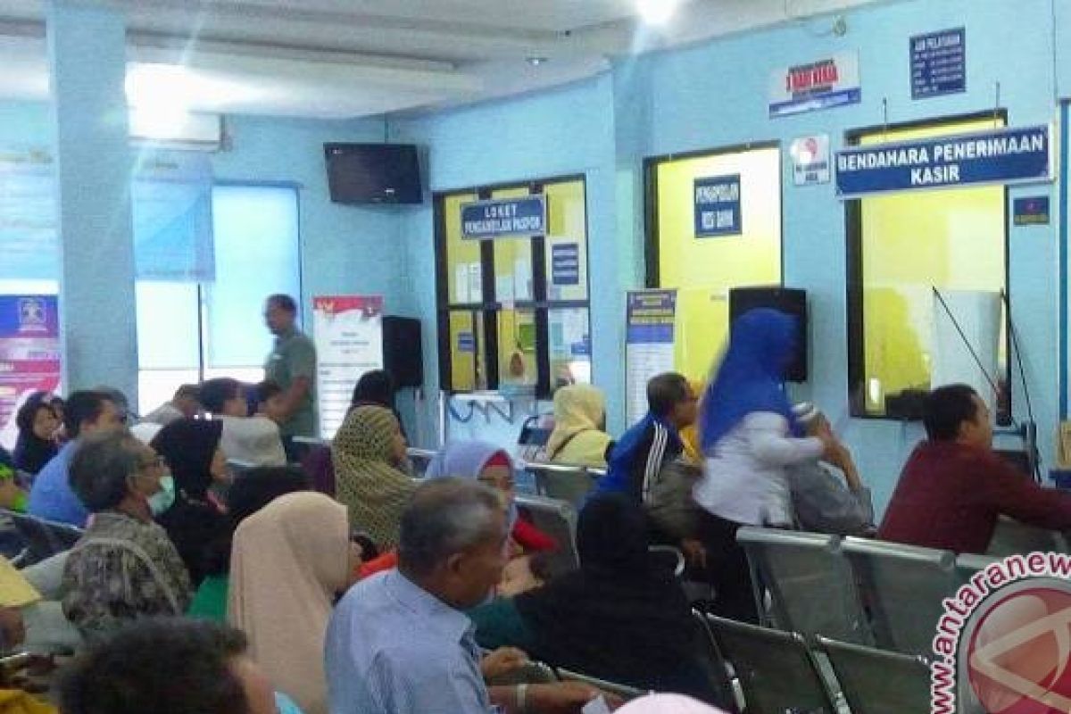 Imigrasi Palembang lembur hadapi lonjakan permohonan paspor