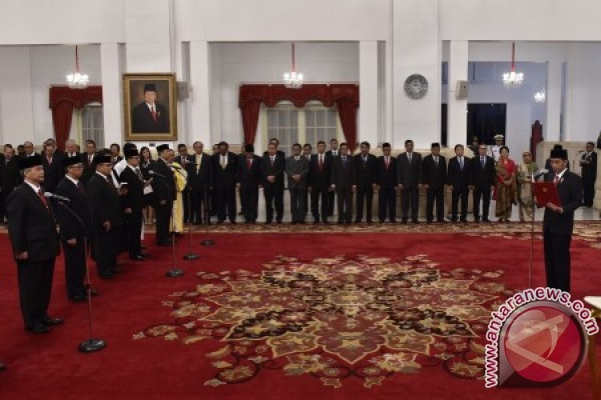 President Jokowi installs 17 Indonesian ambassadors