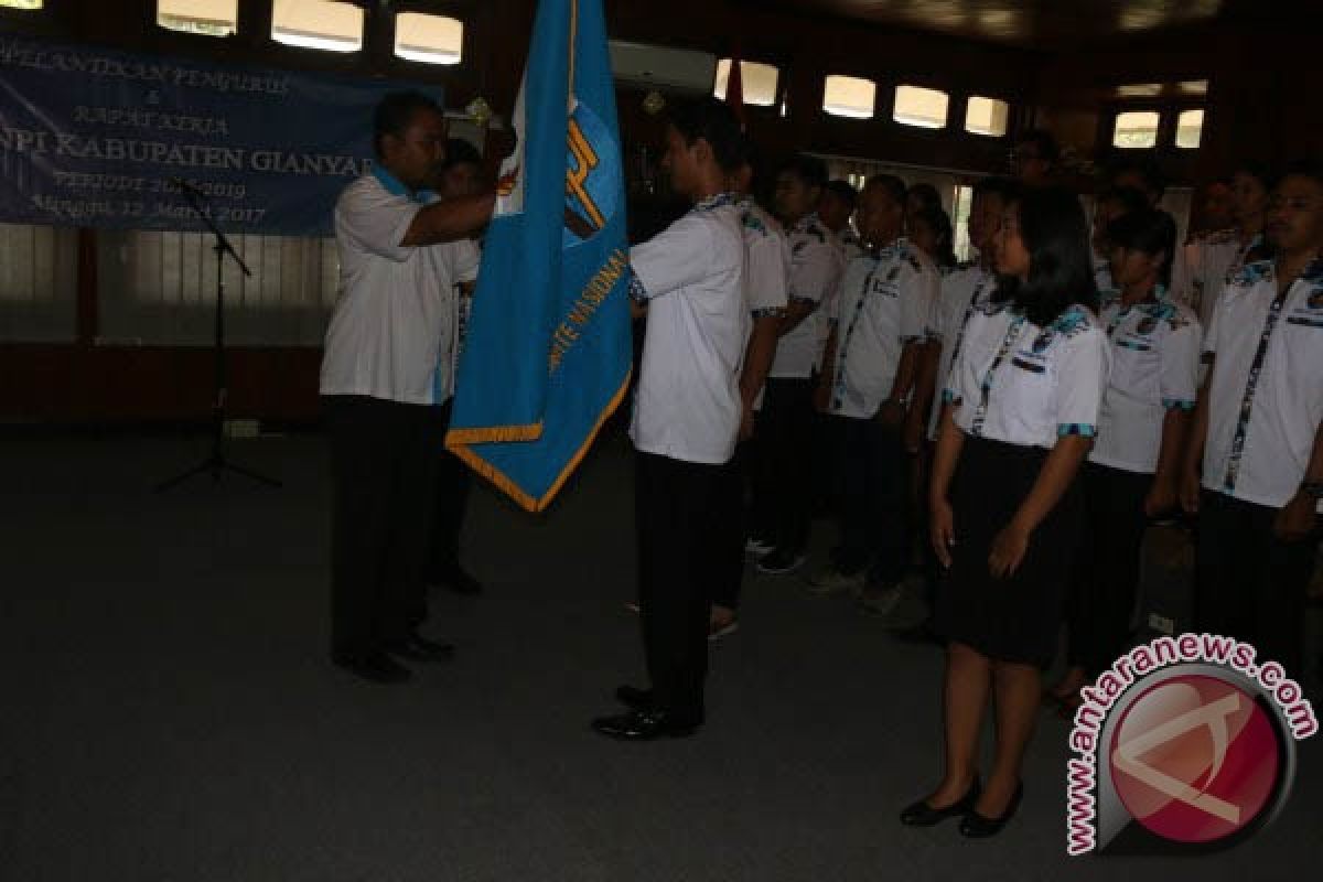 Bupati Gianyar Lantik Pengurus KNPI