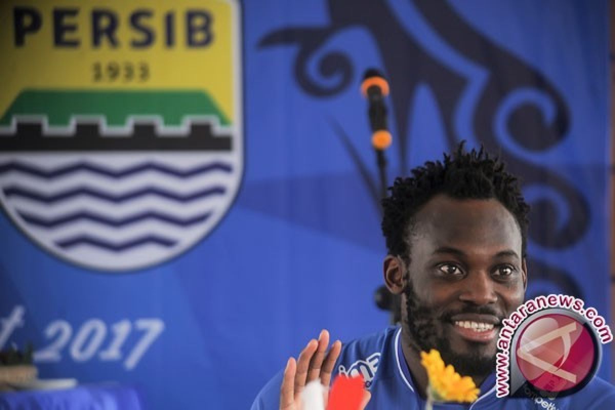 Bekas Bintang Chelsea Michael Essien, Resmi Dikontrak Persib