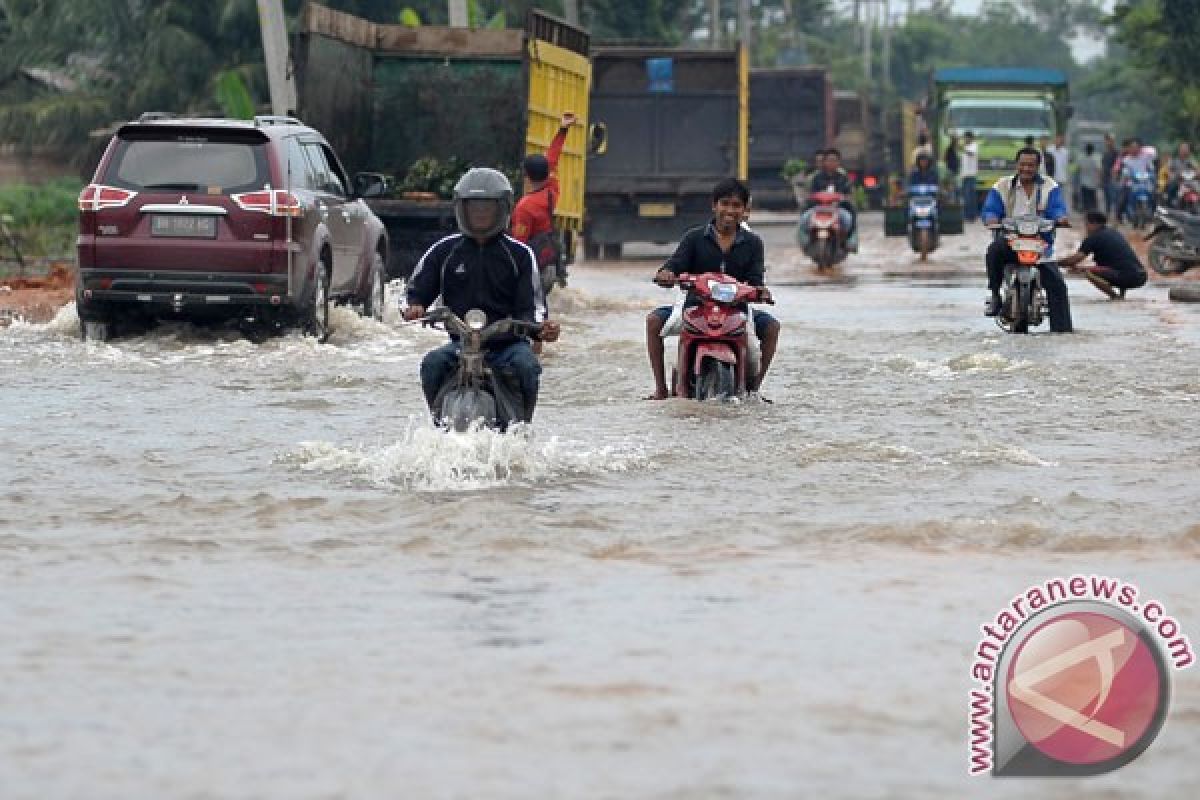 Jalur Berastagi-Kabanjahe terendam banjir