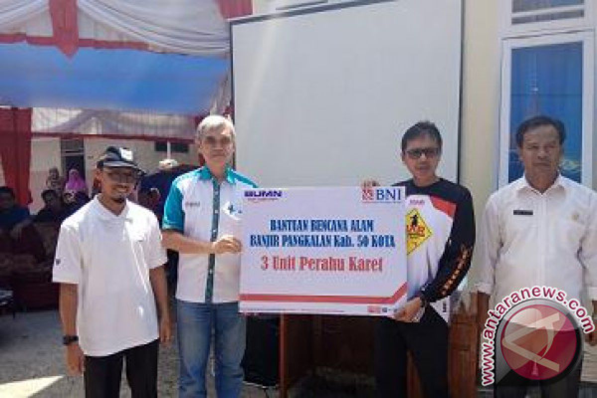 BNI Salurkan Bantuan Untuk Korban Bencana Banjir, Kali ini Tiga Perahu Karet