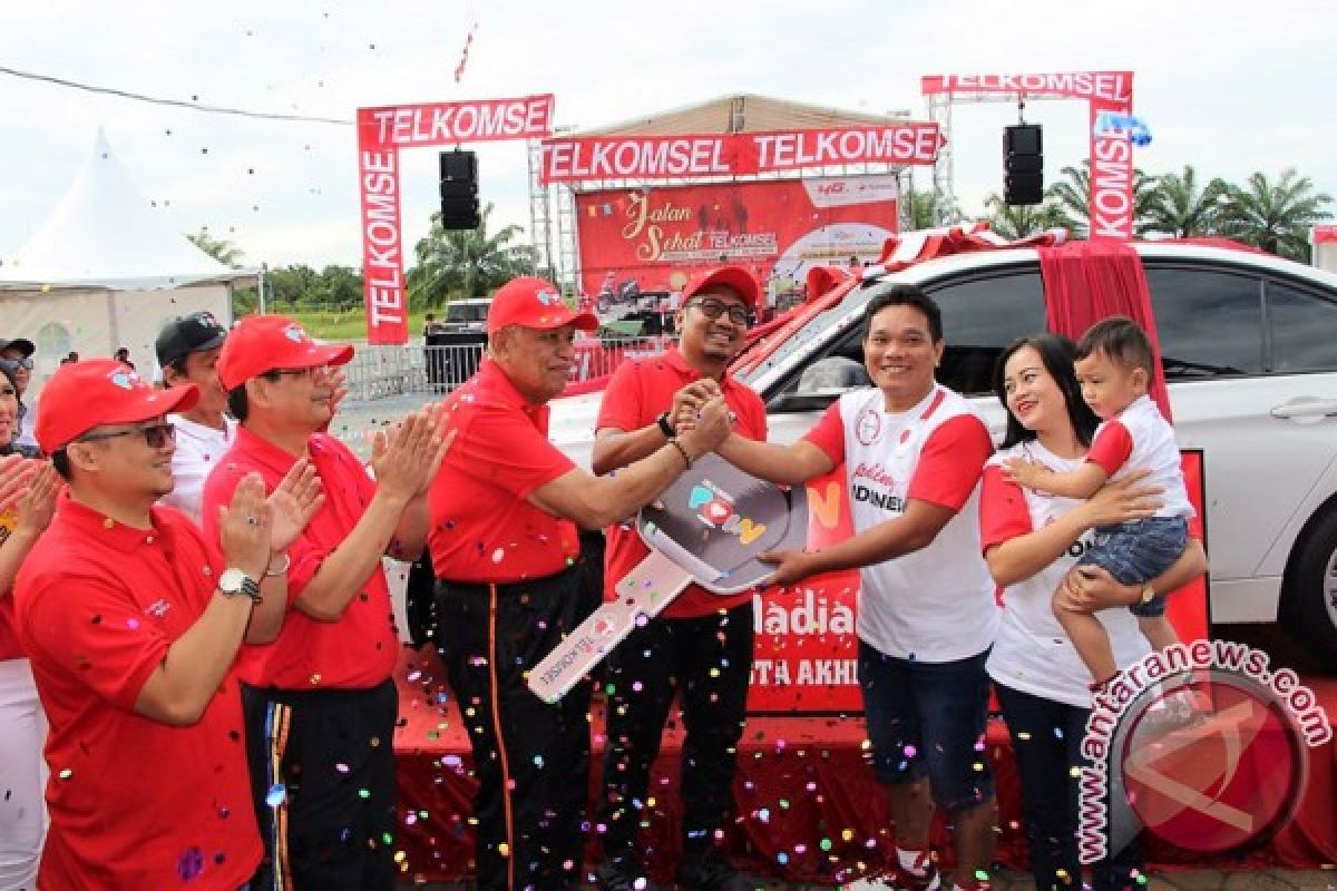 Pelanggan Telkomsel di Tanjung Selor  Raih BMW 320i Sport 