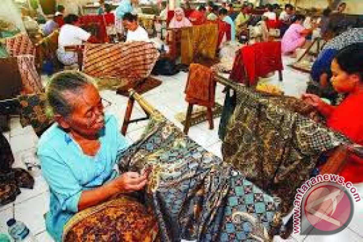 Pengrajin Batik Dharmasraya Ikuti Pelatihan di Yogyakarta 