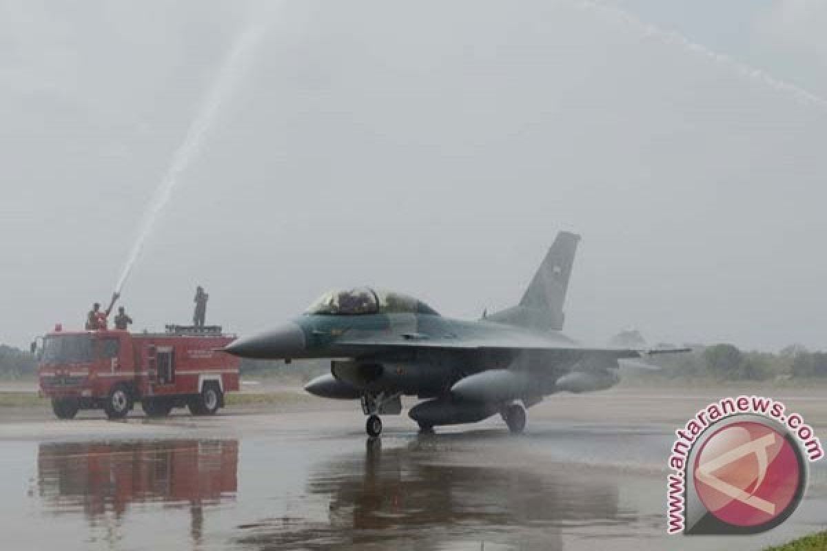 Jet TNI AU tergelincir di Bandara SSK II Pekanbaru
