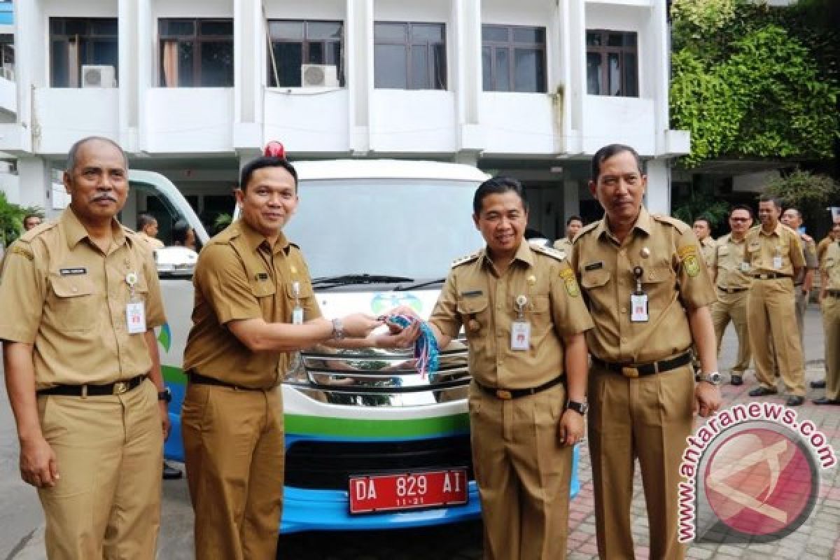 Wali Kota Serahkan Mobil Perlindungan P3A