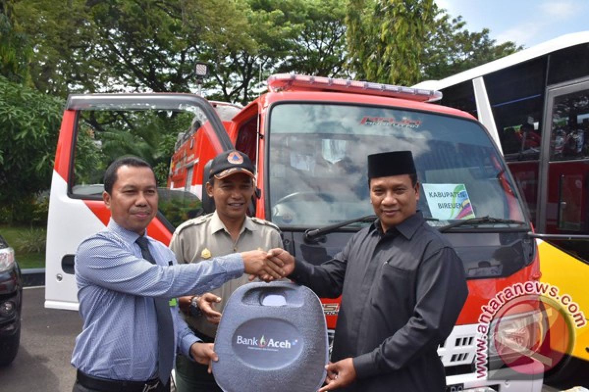 Bank Aceh bantu bus dan mobil damkar