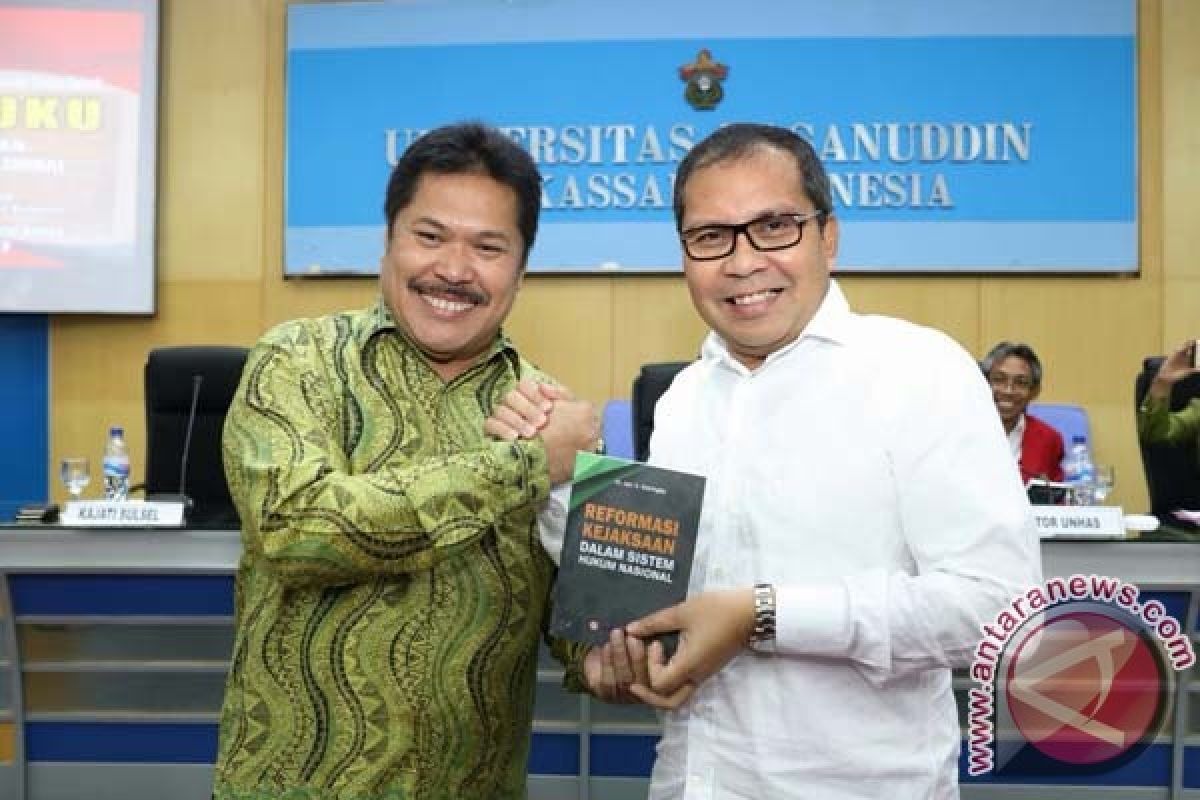 Wali Kota Hadiri Bedah Buku Kajati Sulsel 