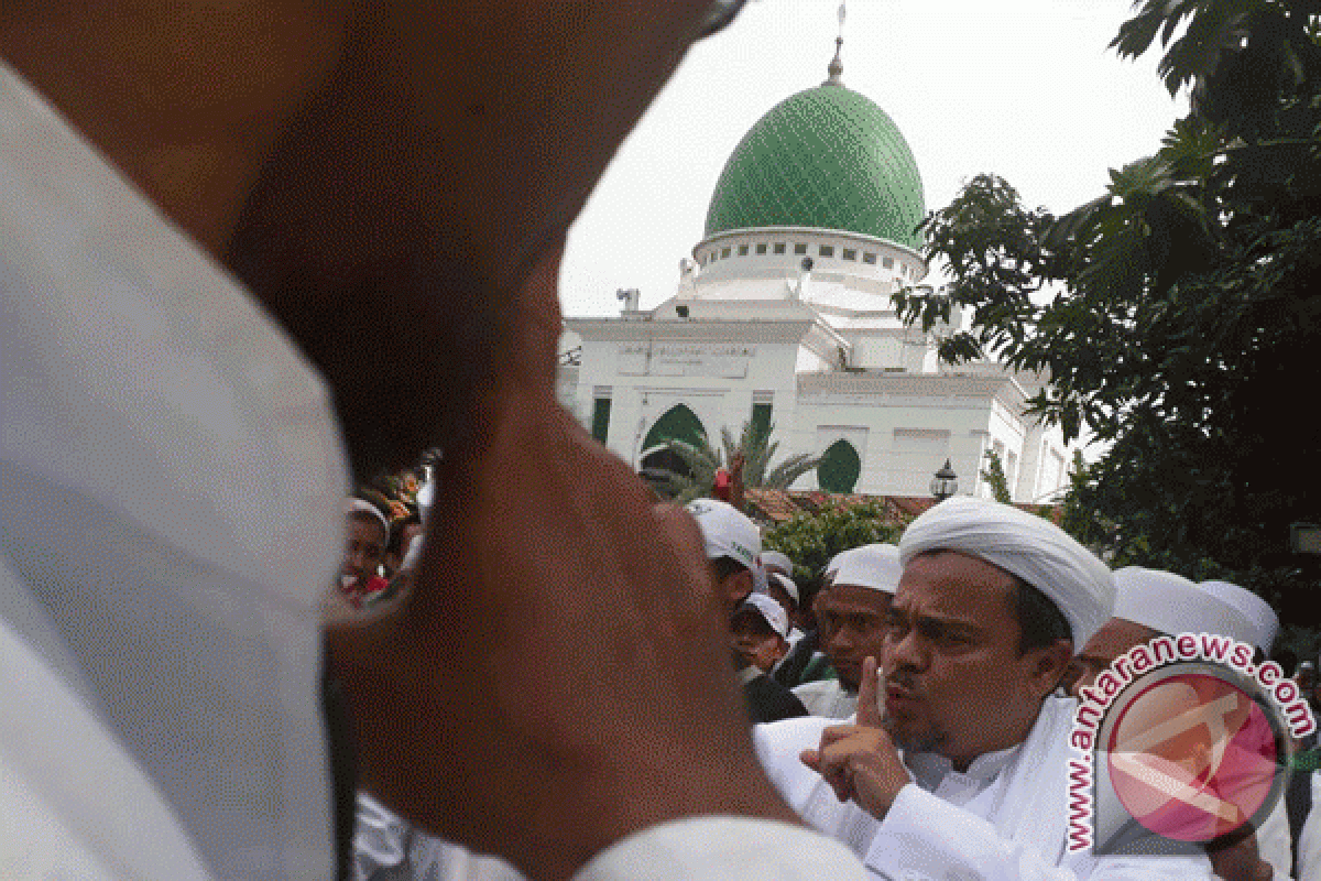 Habib Rizieq Datang Kunjungi Rumah Duka Hasyim