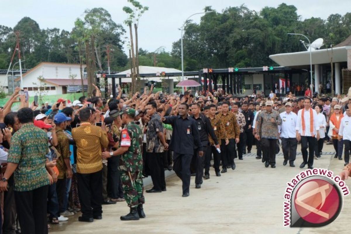 Jokowi Cicipi Cendol Khas Singkawang
