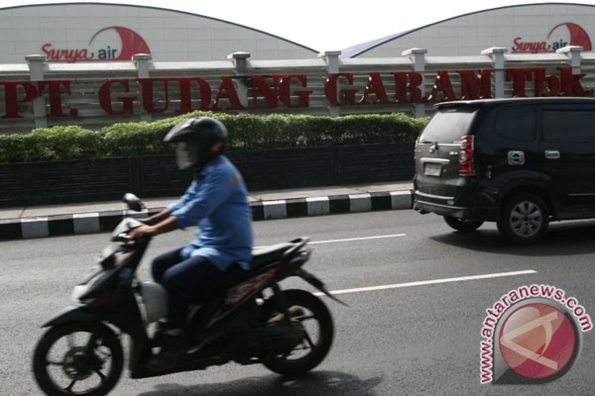 Kebangetan, lampu taman kota saja dicuri