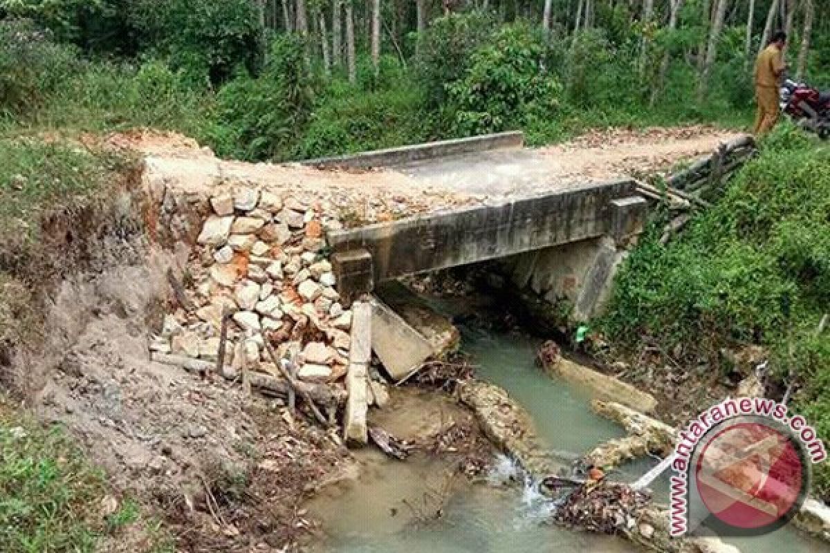 Jembatan Pintas Darussalam-Pongkar Nyaris Putus