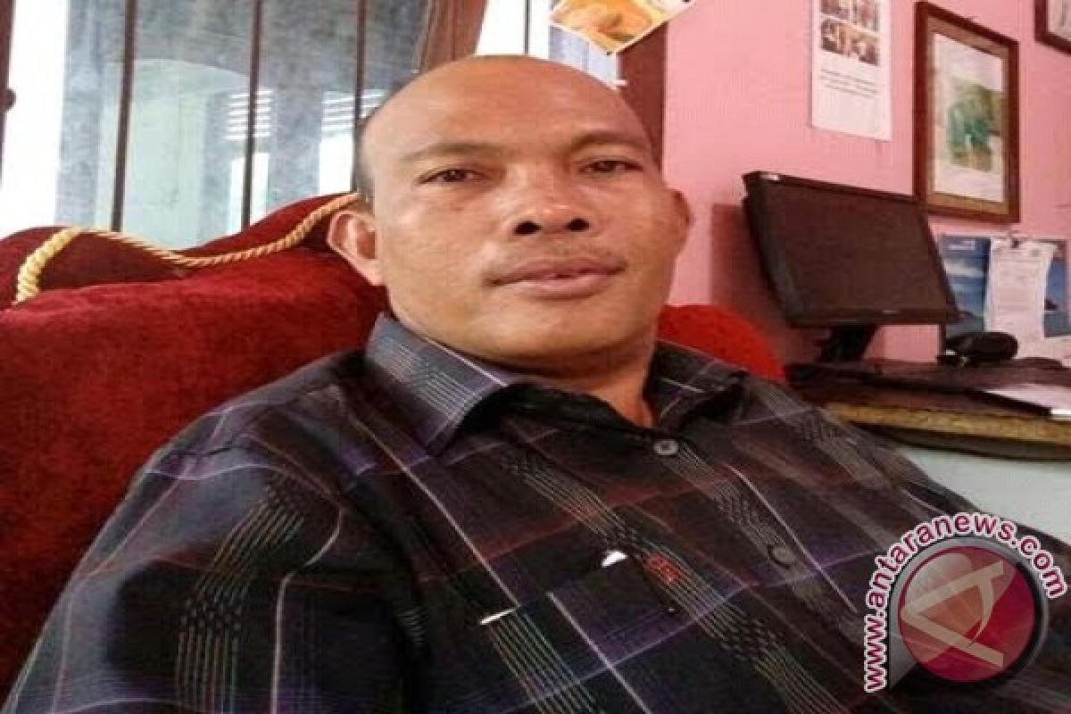 Berjuang demi pembangunan jalan desa