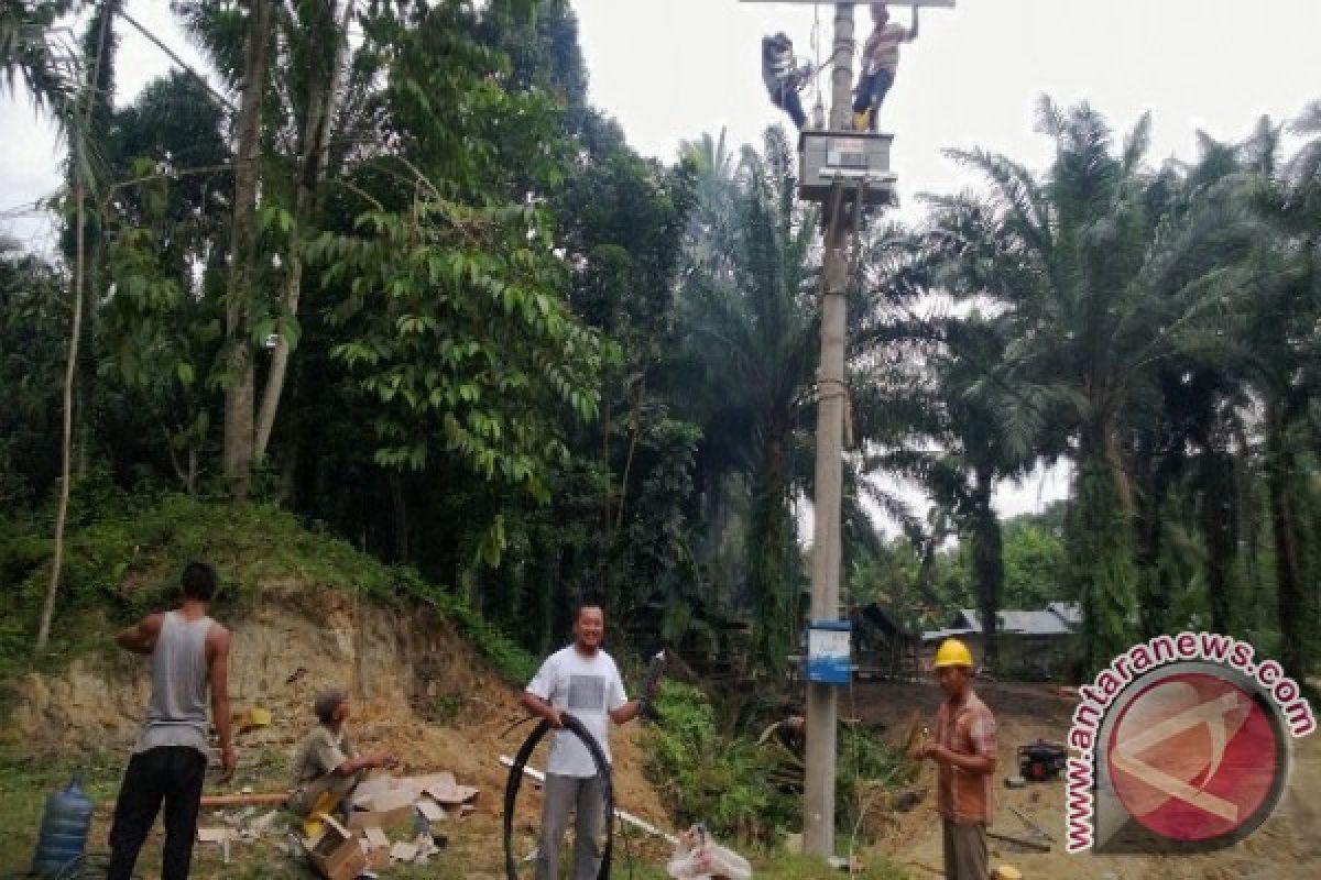 Kades Hanna Berhasil Masukkan PLN