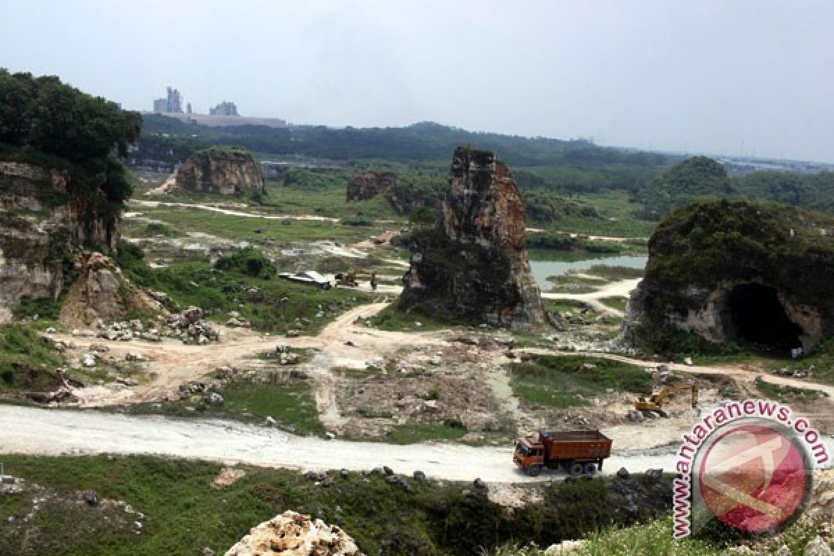 Crackdown on illegal mining in Bogor to save forests: ministry