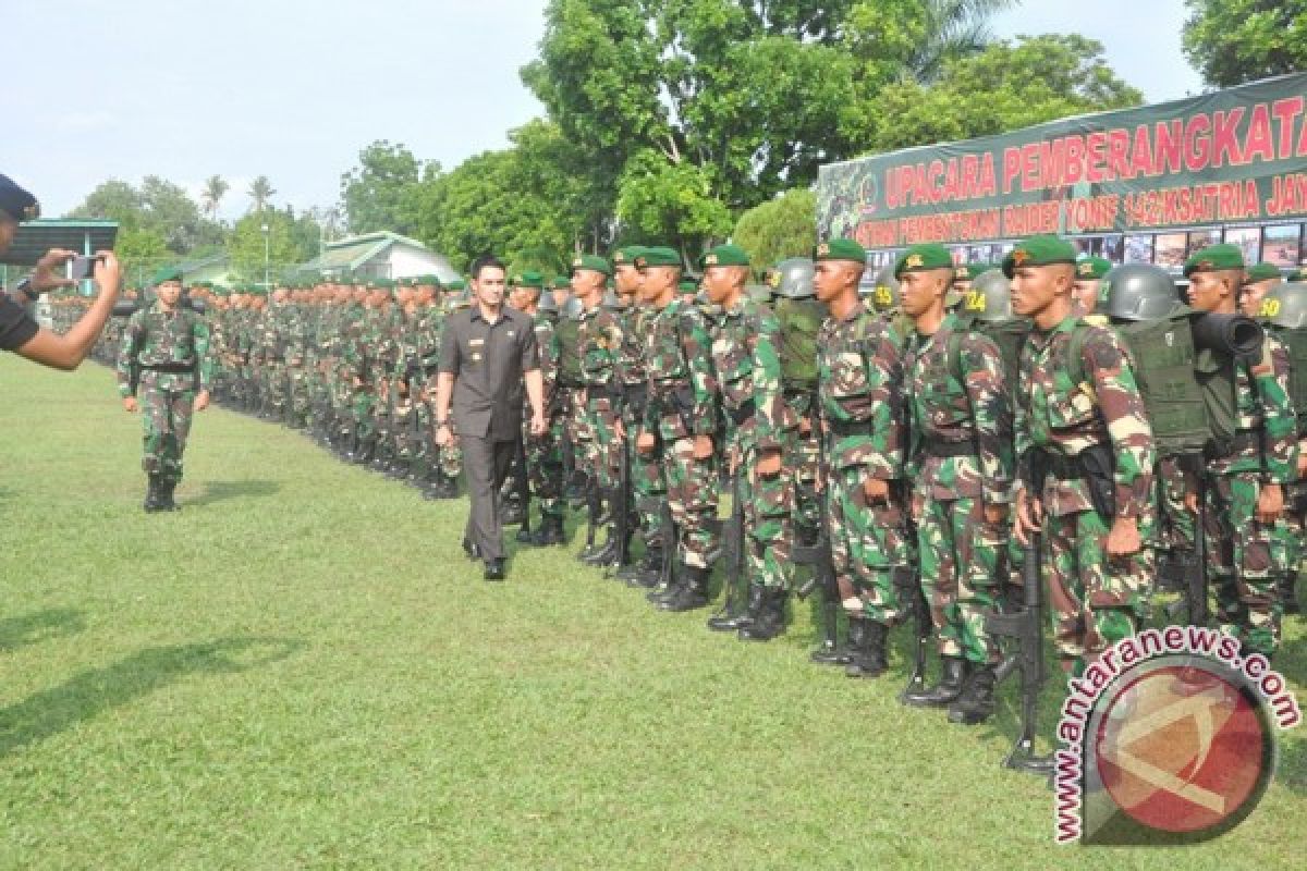 Gubernur lepas pemberangkatan prajurit Raider Yonif 142/Ksatria Jaya