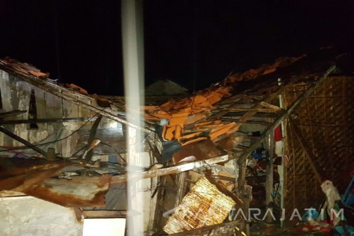 Puting Beliung Landa Tiga Kelurahan di Sampang
