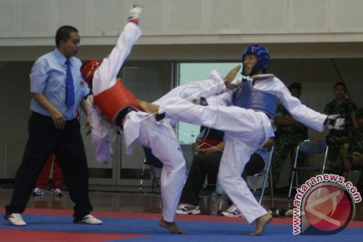 15 taekwondoin Labusel raih emas dalam kejuaraan USU V