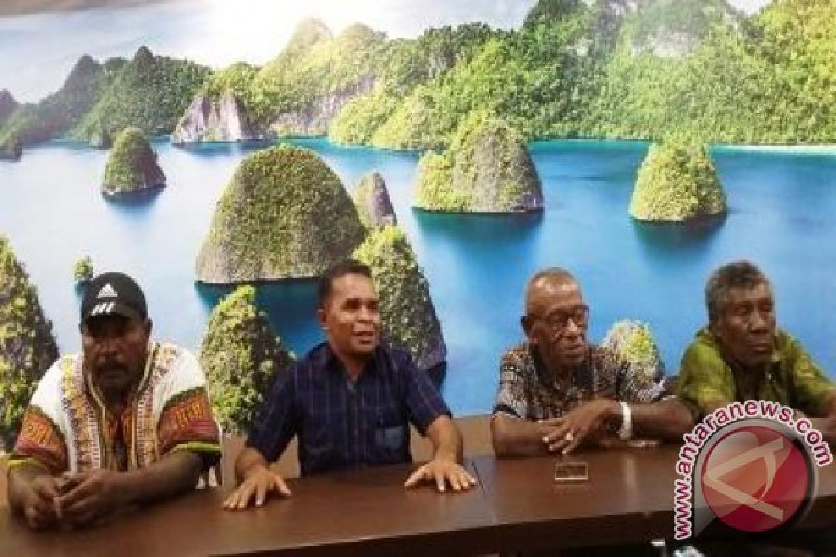 Masyarakat Adat Raja Ampat Bersedih Terumbu Karang Rusak