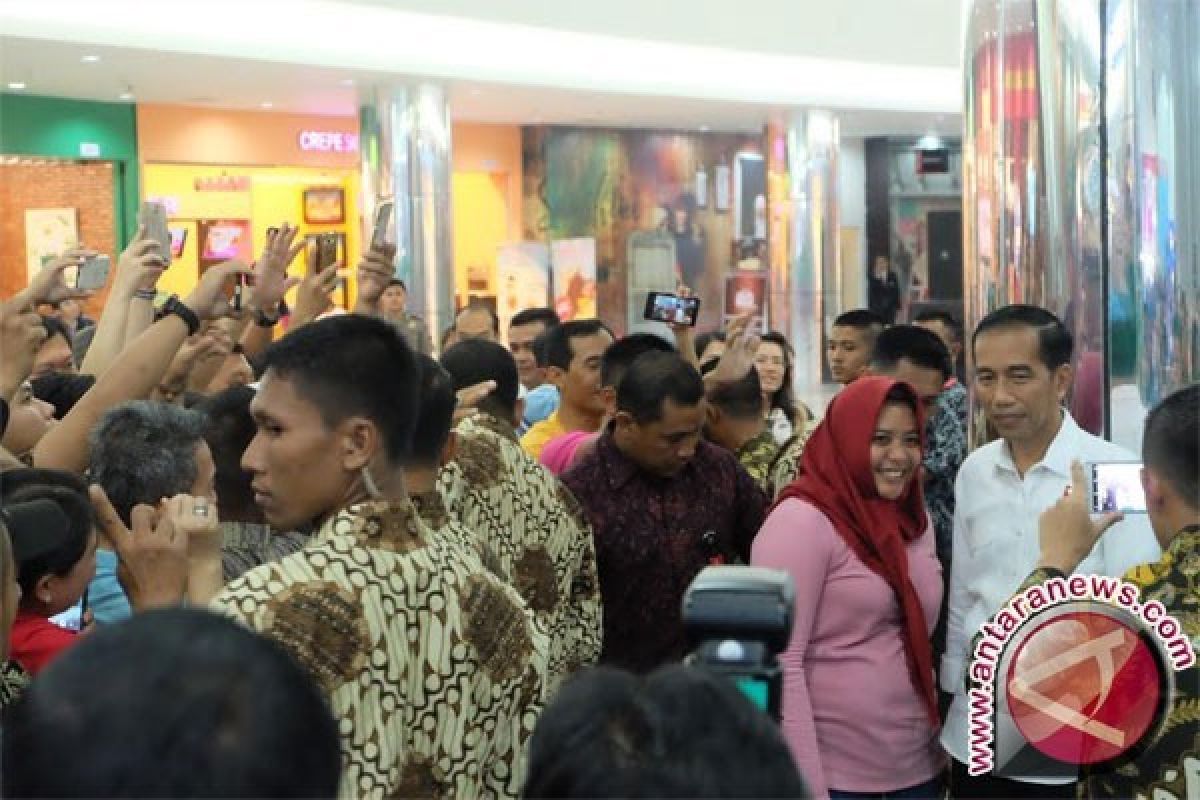 Presiden Jokowi: Sektor pelayanan perlu perbaikan