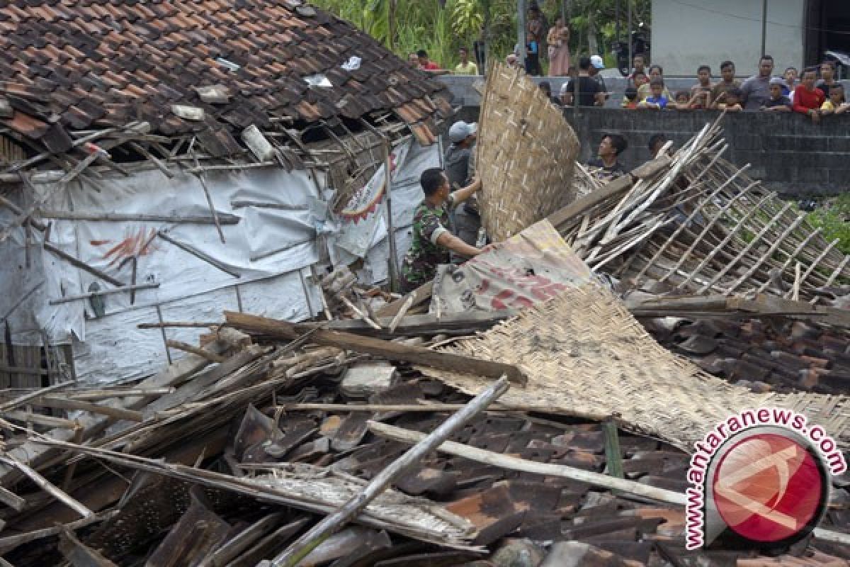 Puluhan Rumah Situbondo Rusak Diterjang Puting Beliung