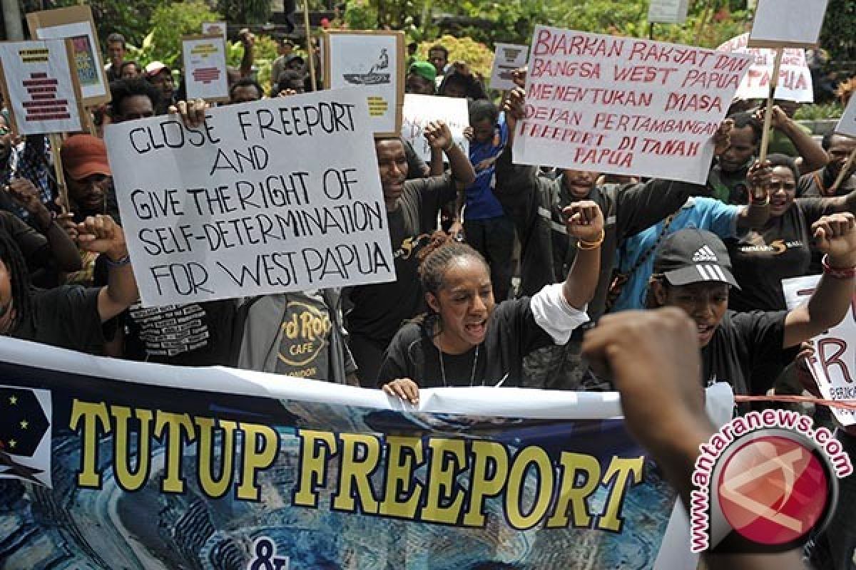 Polisi Bersenjata Amankan Demonstrasi Mahasiswa Papua