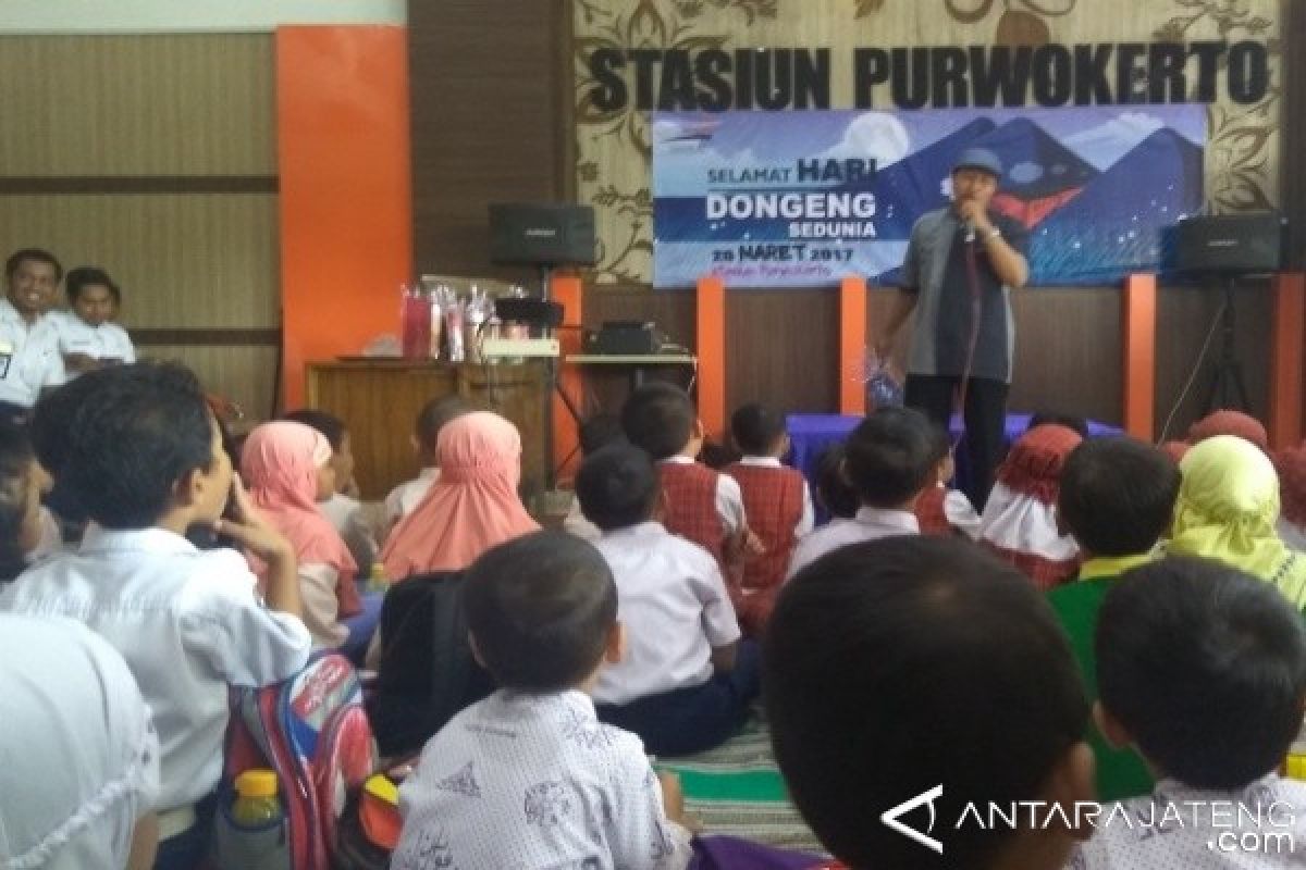 Puluhan Siswa TK Peringati Hari Dongeng Sedunia