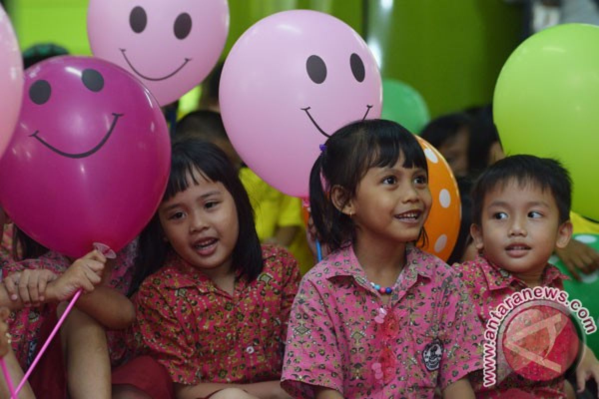 217 guru mendongengi 1.646 anak di festival kreativitas