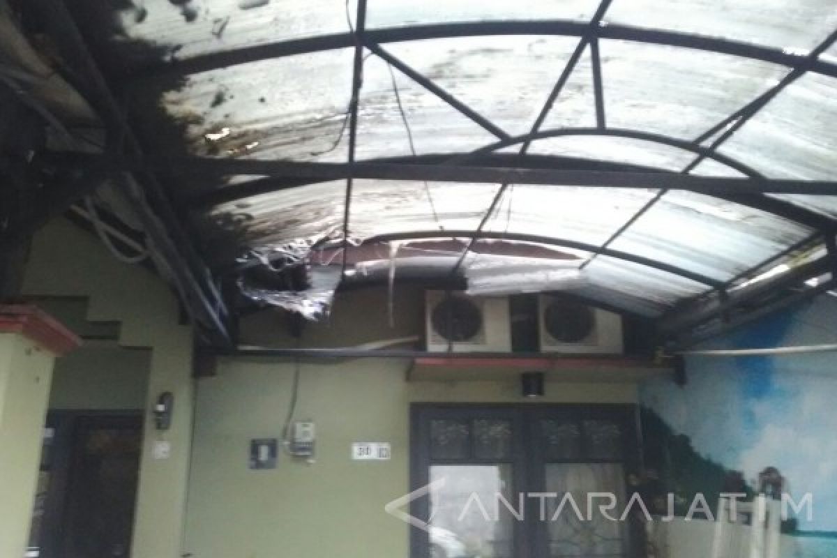 Polisi Selidiki Pelemparan Molotov ke Rumah Ketua DPD PAN Gresik